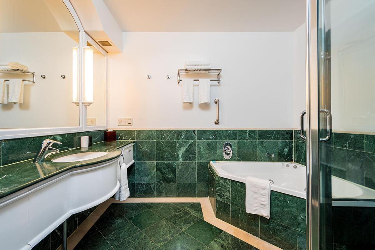 Deluxe Private Apartment And Studio - Ocean Views โกลด์โคสต์ ภายนอก รูปภาพ