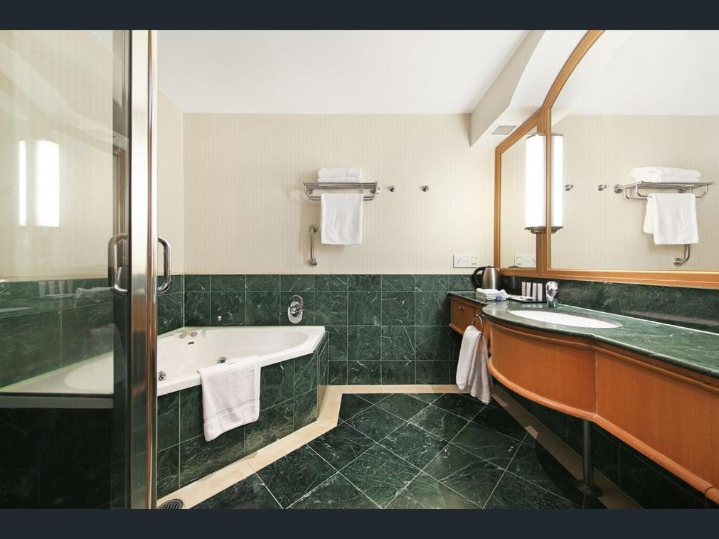 Deluxe Private Apartment And Studio - Ocean Views โกลด์โคสต์ ภายนอก รูปภาพ