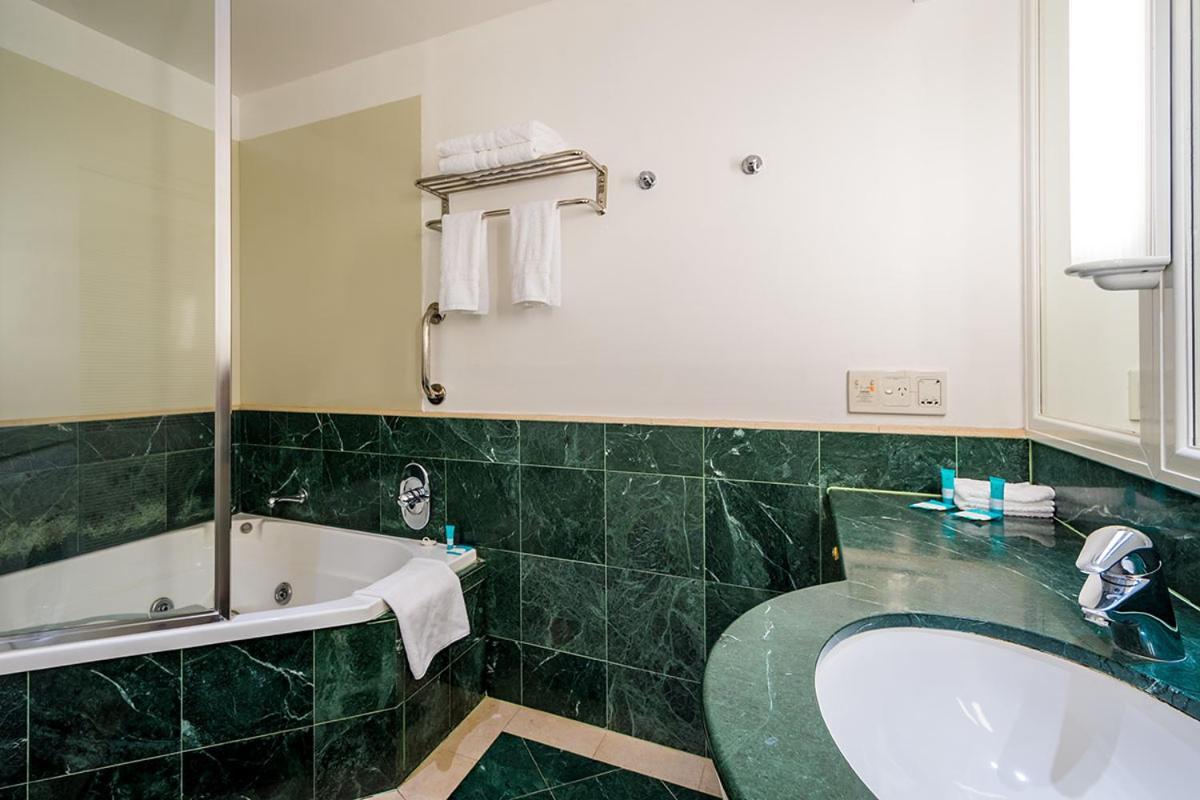 Deluxe Private Apartment And Studio - Ocean Views โกลด์โคสต์ ภายนอก รูปภาพ