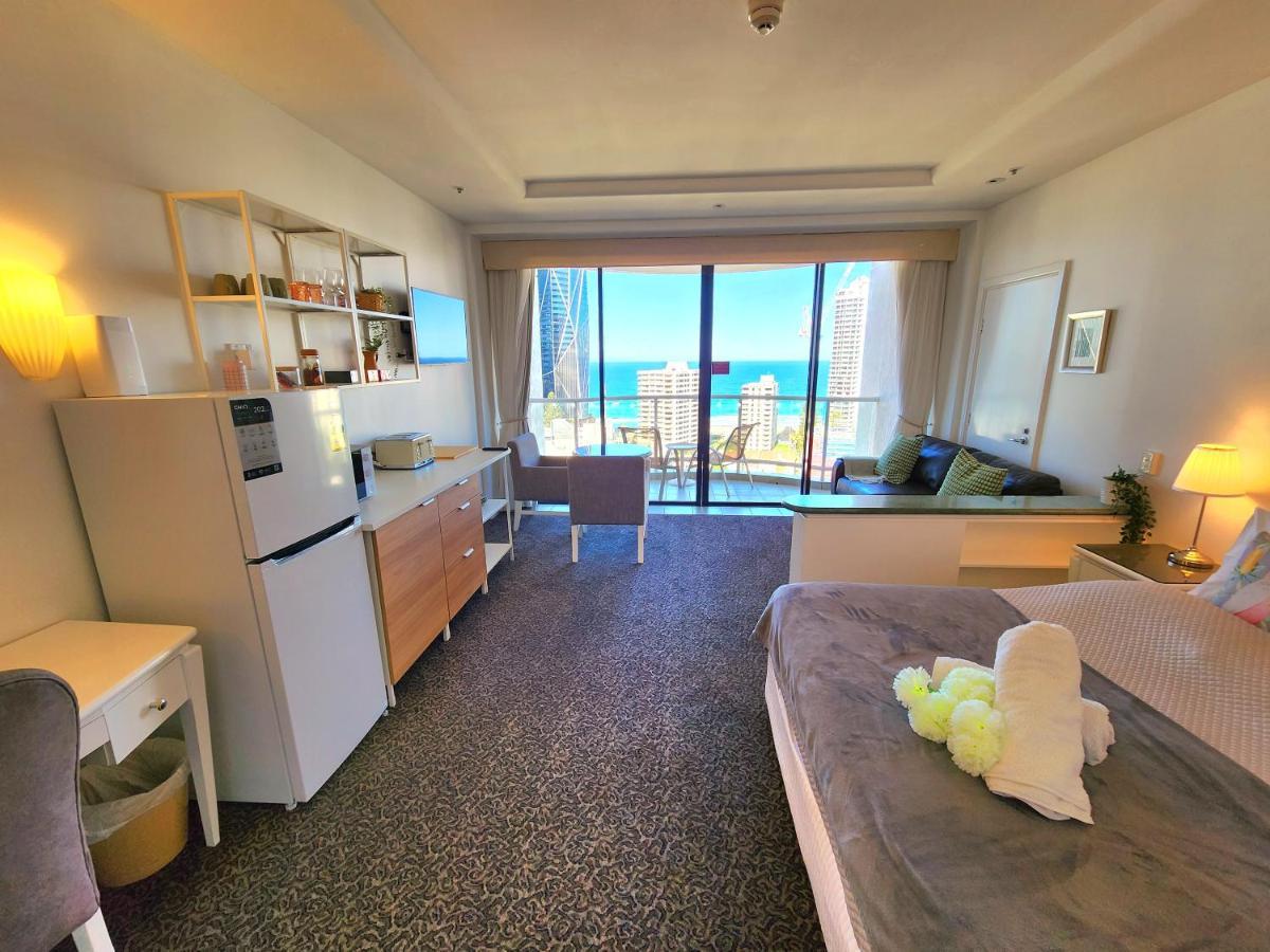 Deluxe Private Apartment And Studio - Ocean Views โกลด์โคสต์ ภายนอก รูปภาพ