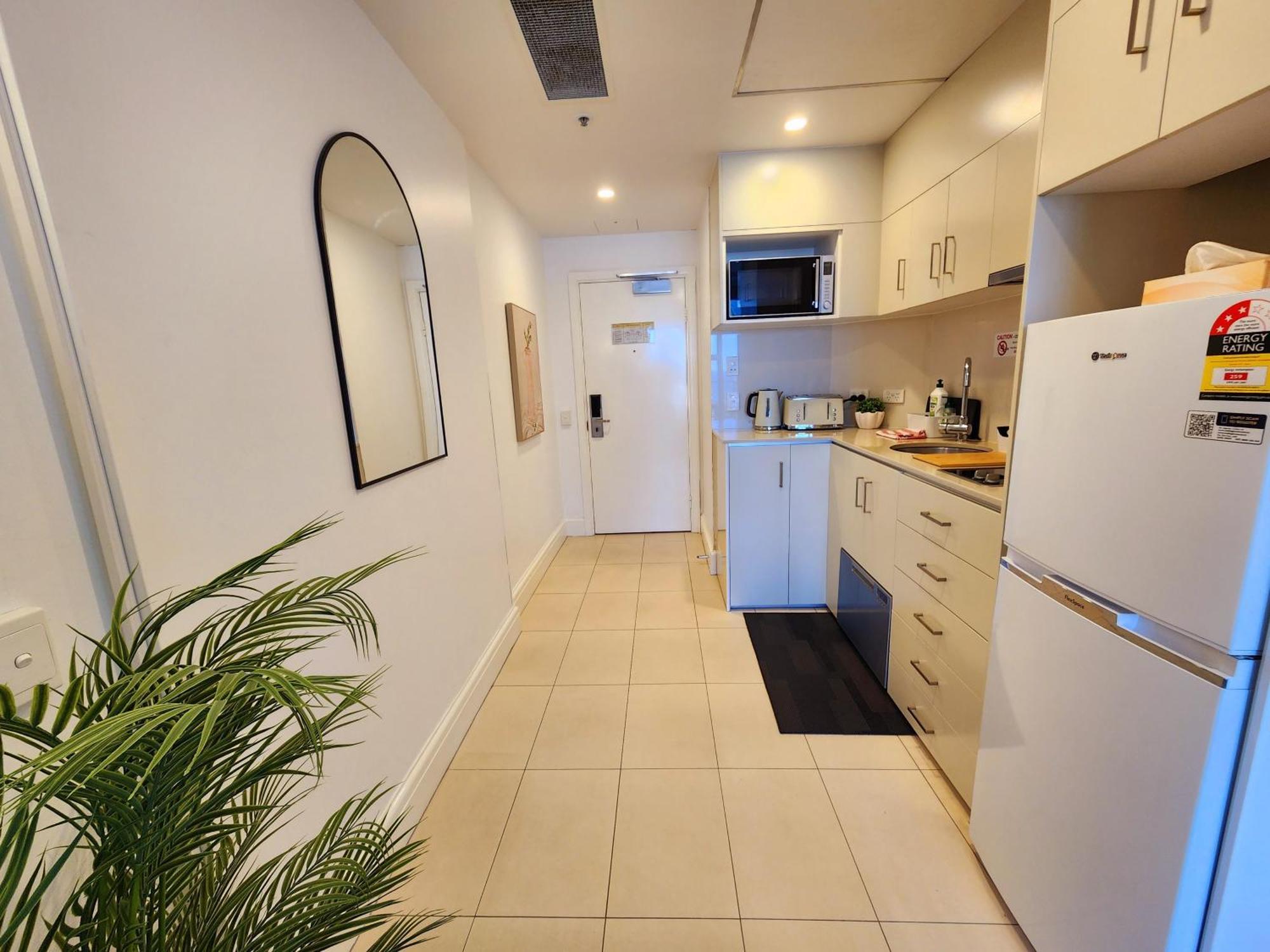Deluxe Private Apartment And Studio - Ocean Views โกลด์โคสต์ ภายนอก รูปภาพ