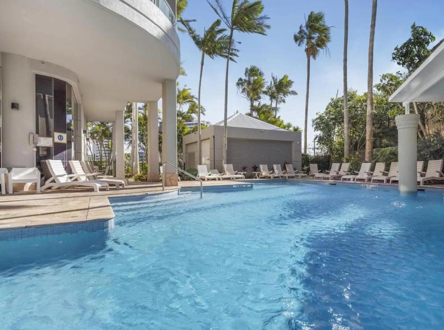 Deluxe Private Apartment And Studio - Ocean Views โกลด์โคสต์ ภายนอก รูปภาพ