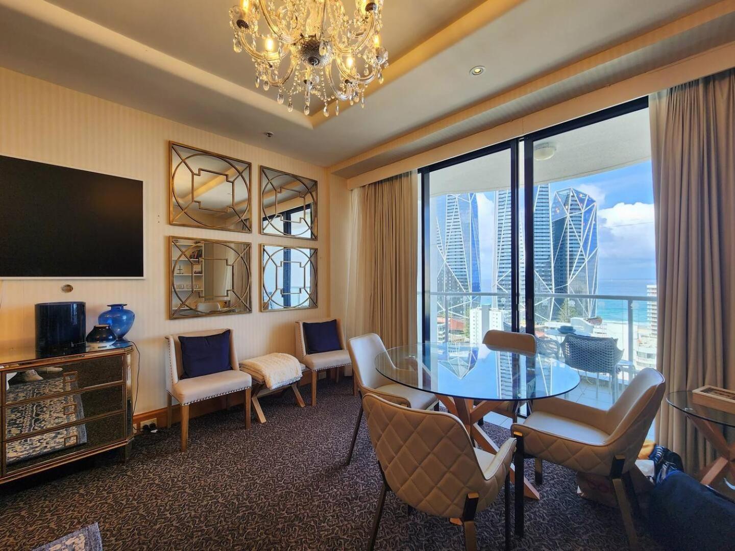Deluxe Private Apartment And Studio - Ocean Views โกลด์โคสต์ ภายนอก รูปภาพ